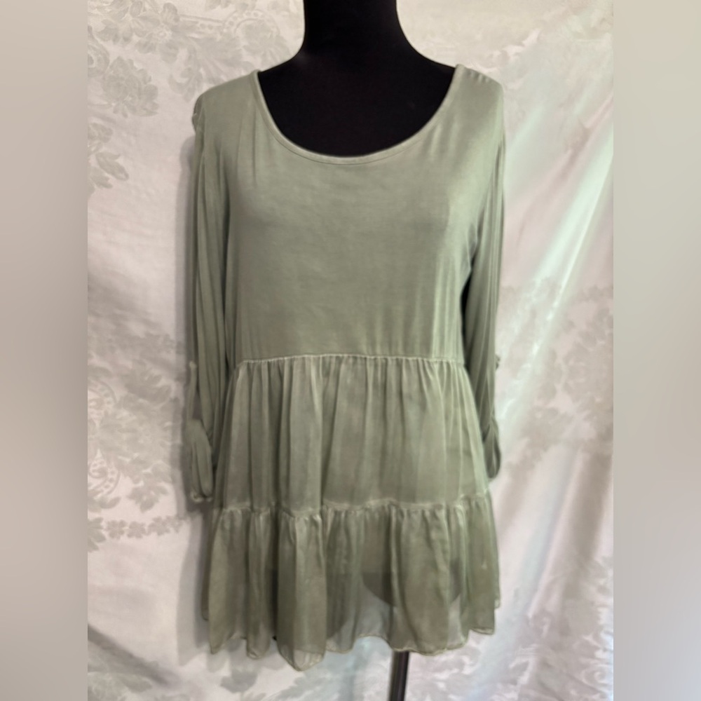 Black Made in Italy Top sage green silk blend medium